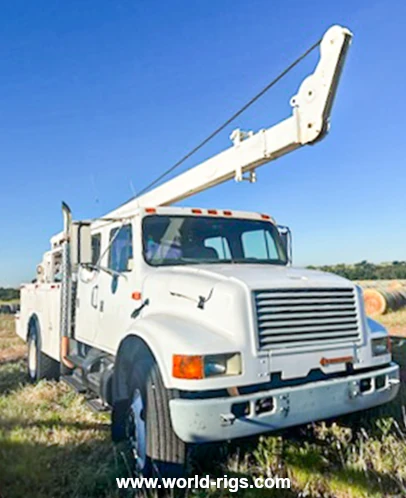 Monitor Pump Hoist Rig - Mounted on a 1990 International 4900 Truck 
